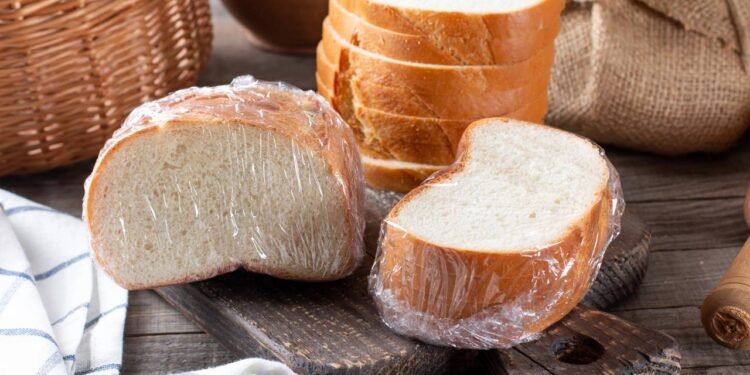 Congelar o pão é uma alternativa simples e prática para manter sua qualidade e frescor por mais tempo - Créditos: depositphotos.com / qwartm