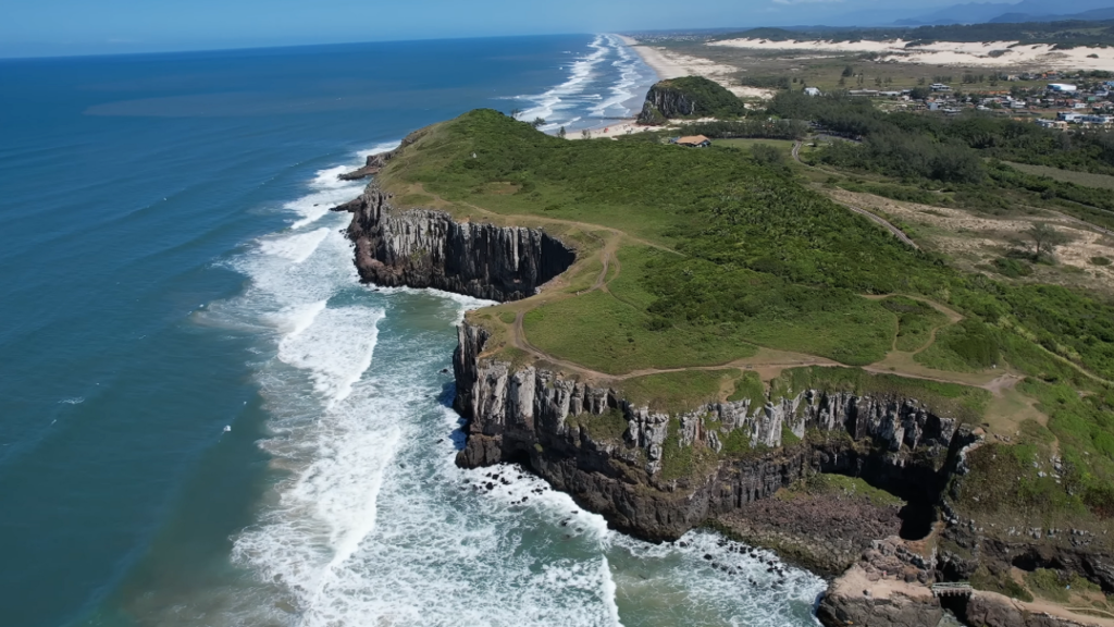 Essa cidade é um paraíso que une as águas mais azuis do RS com vida boa e tranquila