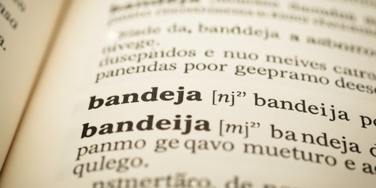 Qual o correto para usar, bandeja ou bandeija?