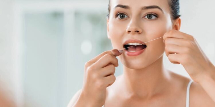 Fio Dental - Créditos: depositphotos.com / AllaSerebrina