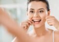 O detalhe oculto do fio dental que muda tudo no seu sorriso