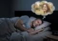 O que significa sonhar com a mesma pessoa várias noites seguidas?