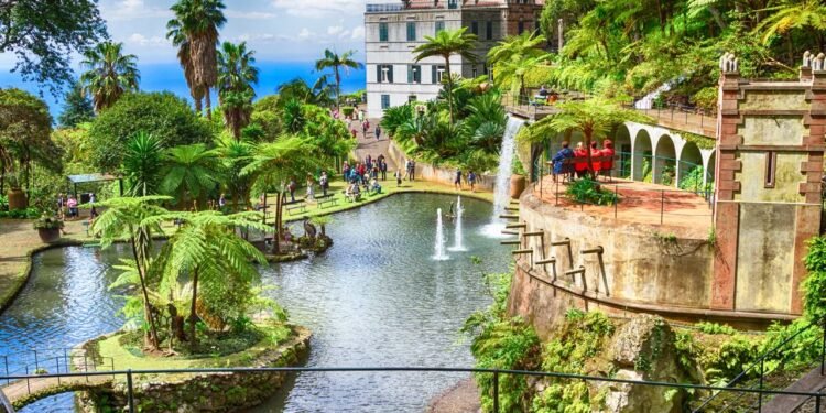 A ilha de clima perfeito que virou o refúgio dos aposentados em busca de paz