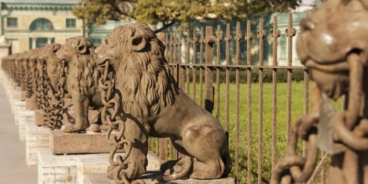 No Feng Shui, os leões colocados na entrada simbolizam proteção, coragem - Créditos: depositphotos.com / APHONUA