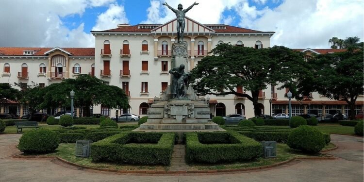 A cidade brasileira conhecida por suas águas termais curativas e paisagens montanhosas de arrepiar qualquer um