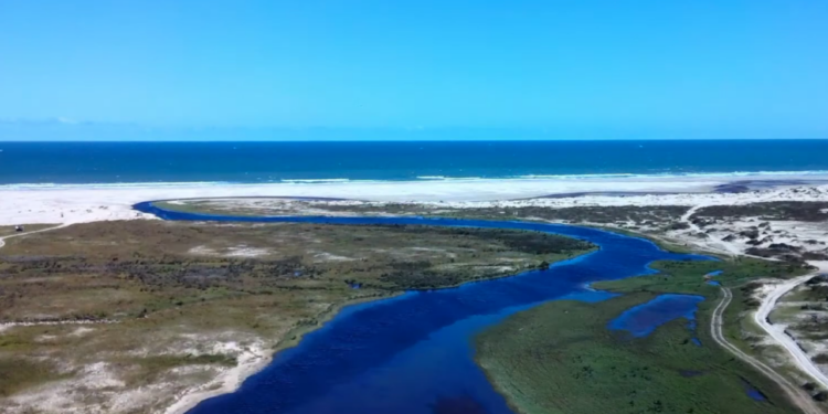 Descubra Bojuru, um refúgio de tranquilidade e natureza preservada no litoral sul gaúcho. // Créditos: YouTube @joaoalves.imagenscomdrone7908