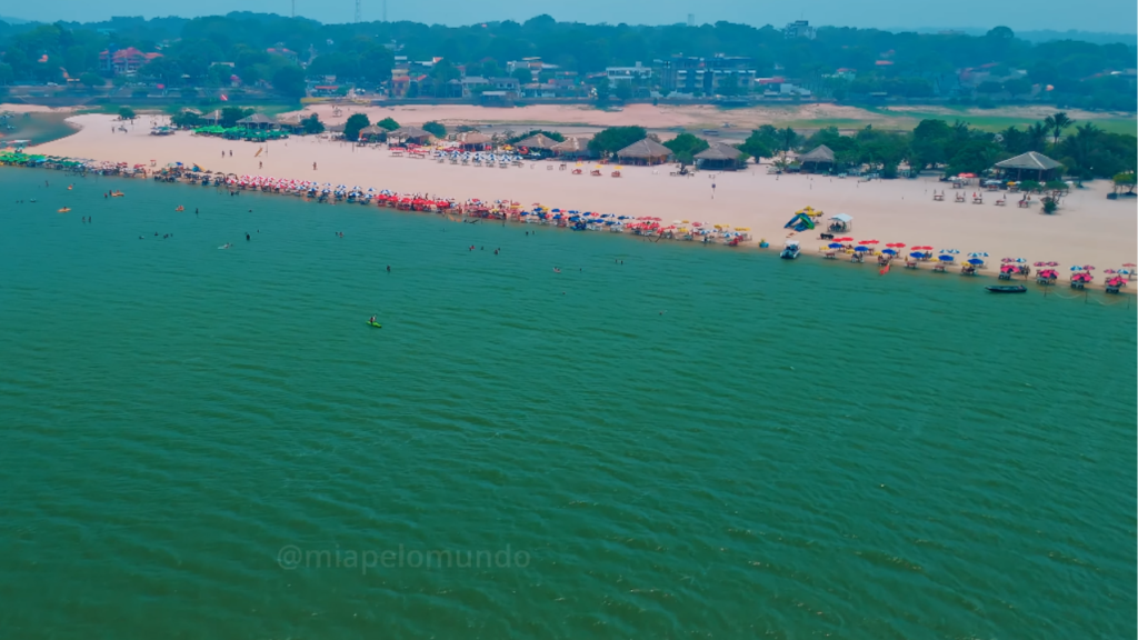 Vila apelidada de “Caribe da Amazônia” está conquistando o mundo com suas águas cristalinas