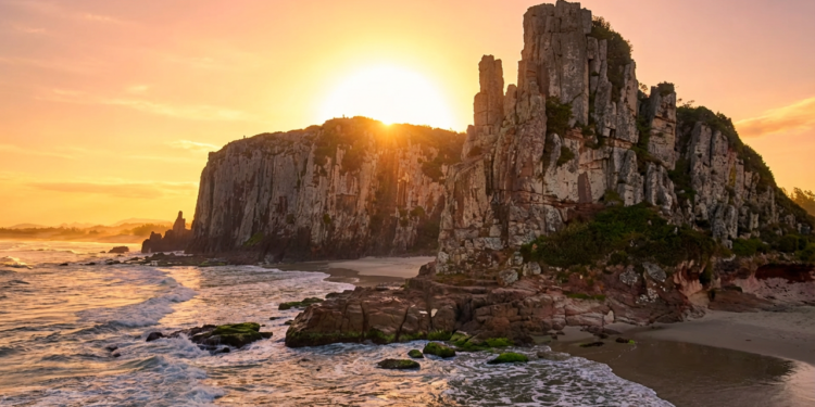 Essa cidade é um paraíso que une as águas mais azuis do RS com vida boa e tranquila