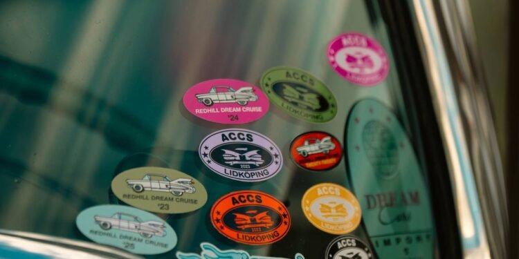 Poucos sabem o truque definitivo para remover adesivos do carro sem deixar marcas