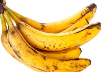 Os pontinhos pretos da banana que assustam muita gente mas podem ser um benefício - Créditos: depositphotos.com / gdolgikh