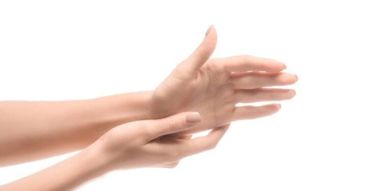 Punhos e Antebraços - Créditos: depositphotos.com / MicEnin