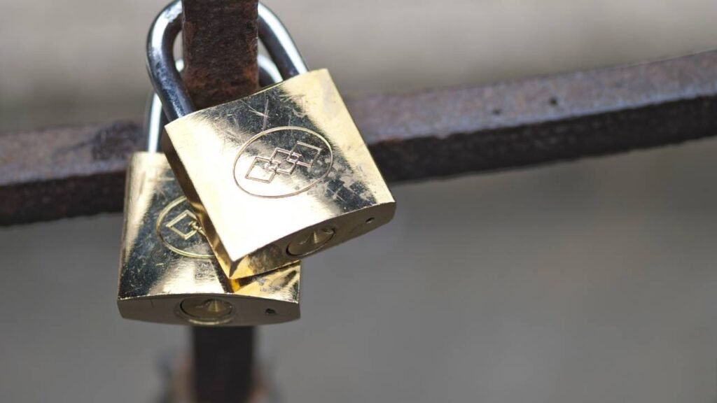 Poucos sabem para que serve o buraco do cadeado