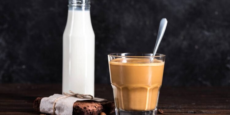 É verdade que faz mal beber café com leite todos os dias?