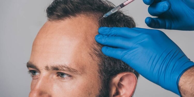 Cuidar das emoções pode ajudar a controlar a queda de cabelo e melhorar a saúde capilar. // Créditos: depositphotos.com / AndrewLozovyi