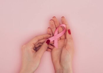 11 sintomas de câncer de mama que também podem afetar os homens