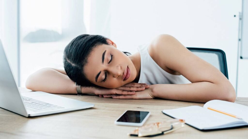 O que realmente significa se sentir exausto todos os dias mesmo dormindo o suficiente?