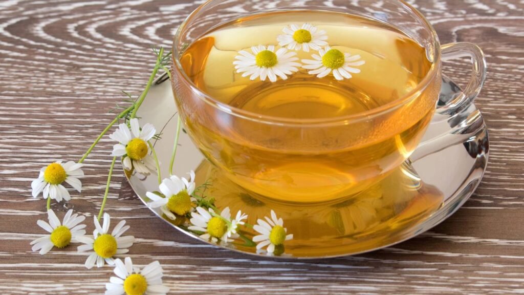 O chá que pesquisas apontam como um dos mais eficazes para ansiedade e relaxamento noturno