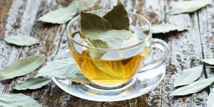 O chá de louro é tradicionalmente usado para tratar distúrbios digestivos - Créditos: depositphotos.com / kopi.in.ua