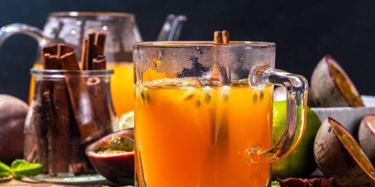 Além do sabor reconfortante, este chá é aclamado por favorecer o sono reparador, reduzir a pressão arterial e proporcionar relaxamento - Créditos: depositphotos.com / unixx.0.gmail.com