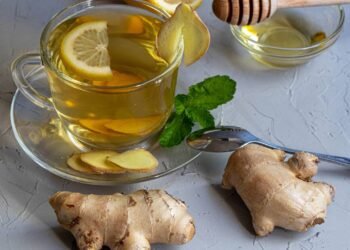 Esse chá natural é um dos mais poderosos para combater resfriados e aliviar a garganta inflamada