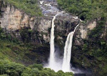 Esse paraíso místico brasileiro está encantando pessoas do mundo inteiro com energia pura e águas cristalinas