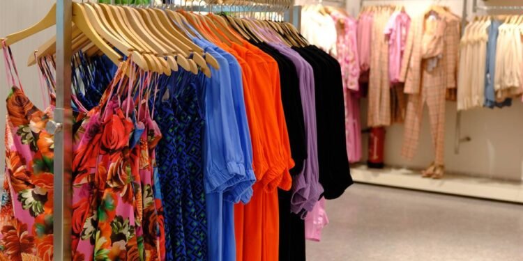 O guarda-roupa se torna um espelho, revelando não apenas preferências estéticas, mas também estados emocionais - Créditos: depositphotos.com / utkudemirsoy