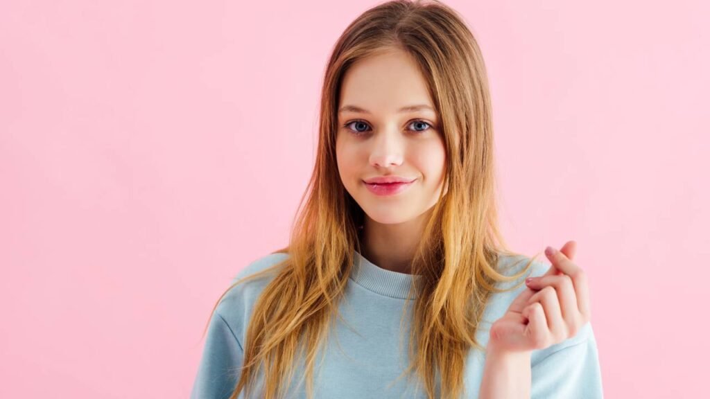 O que significa estralar os dedos com frequência segundo a psicologia