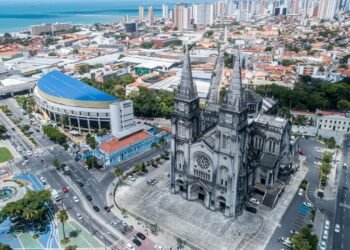O paraíso de clima perfeito o ano todo encanta com praias paradisíacas para todos os gostos