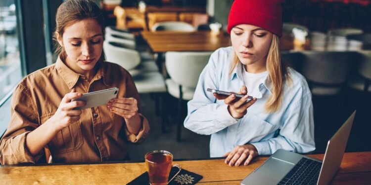 Optar por não publicar imagens da própria vida nas redes sociais pode ser uma decisão - Créditos: depositphotos.com / GaudiLab