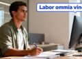 O que significa a frase "Labor omnia vincit", que enaltece o trabalho e a perseverança