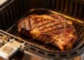 Poucos sabem o truque definitivo para deixar a carne suculenta e macia na air fryer
