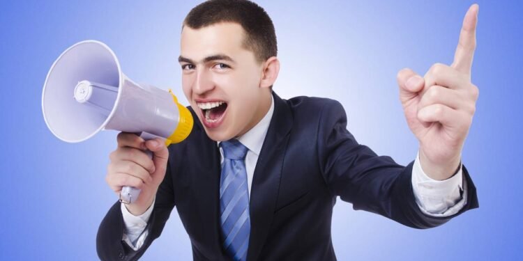 Falar alto pode refletir emoções intensas, como ansiedade, estresse ou vontade de ser ouvido. // Créditos: depositphotos.com / Elnur_