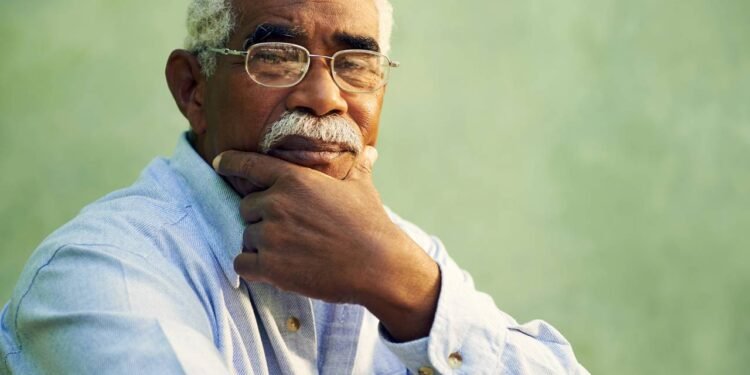 Viver bem após os 60 anos envolve cuidados com saúde física, emocional e social para manter qualidade de vida. // Créditos: depositphotos.com / diego_cervo