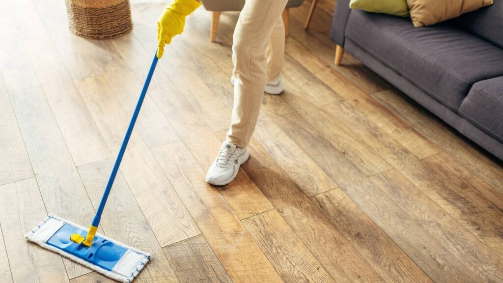 Os truques mais eficazes para limpar o chão após fritar peixe na cozinha