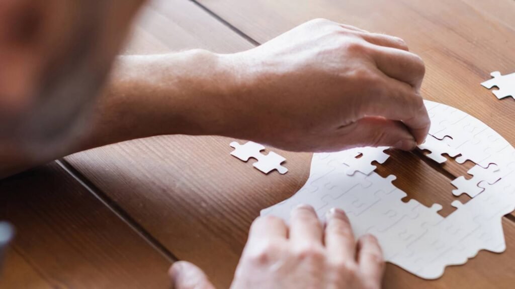 Qual é a causa do déjà vu e o que ele pode revelar sobre a sua memória