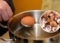 O truque para descascar ovos cozidos sem quebrá-los