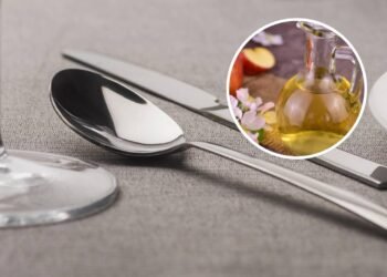 O truque do vinagre que faz os talheres parecerem novos