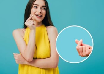 O que significa estralar os dedos com frequência segundo a psicologia