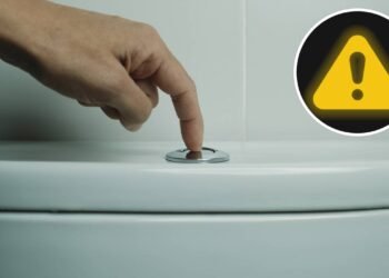 O que significa quando você faz xixi amarelo-escuro?
