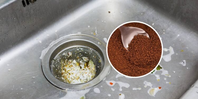 9 itens que nunca devem ser jogados no ralo da cozinha