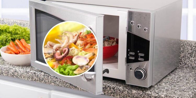 Por que reaquecer sobras de frutos do mar no micro-ondas é um grande problema