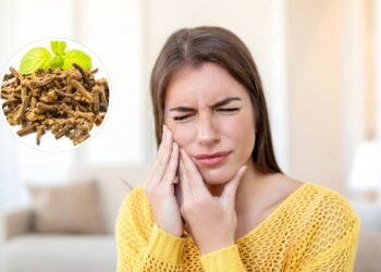 O chá que funciona como um analgésico natural para dores de dente e musculares