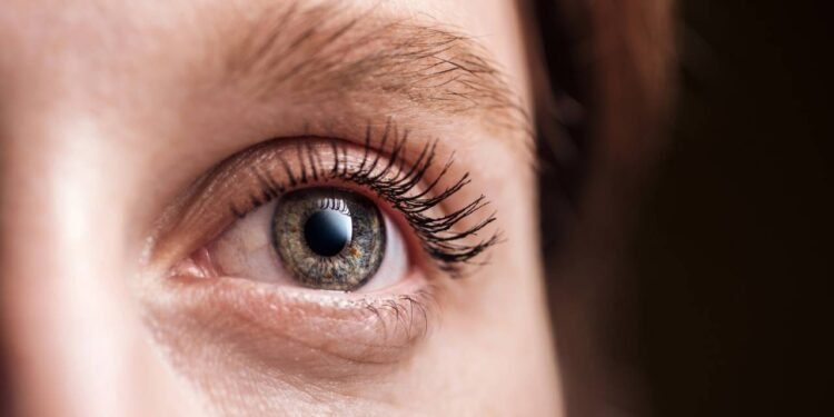 O que significa quando alguém olha fixamente nos seus olhos