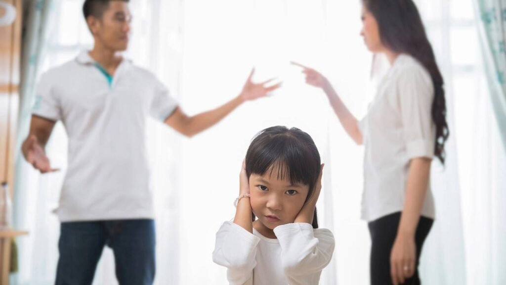 O que significa brigar com os pais com frequência segundo a psicologia