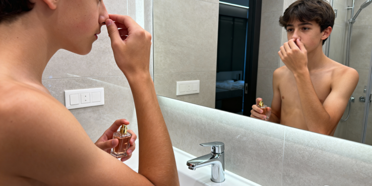 Os lugares que você passa perfume diariamente, mas não deveria