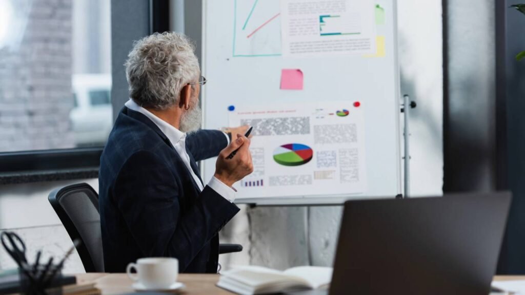 Repetir essas 3 frases cotidianas pode enfraquecer sua imagem, de acordo com um especialista em comunicação