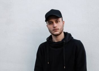 O que significa usar boné o tempo todo e nunca tirá-lo?