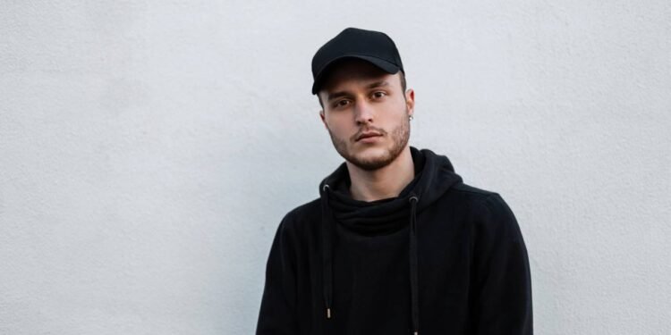 Além disso, esse hábito pode ser percebido como uma forma de manter certo grau de anonimato e autonomia - Créditos: depositphotos.com / alonesdj