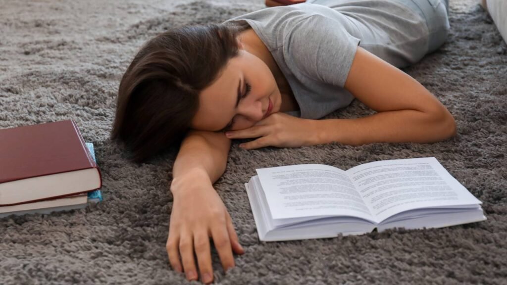 Por que dormir no chão é bom, segundo a psicologia