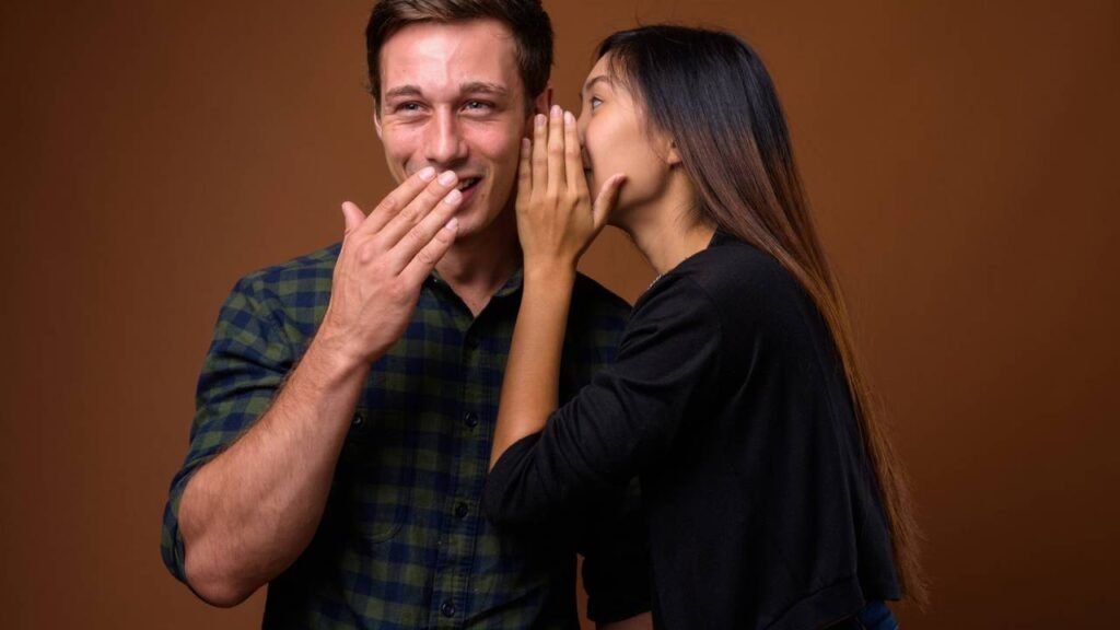 O que significa falar baixo, segundo a psicologia